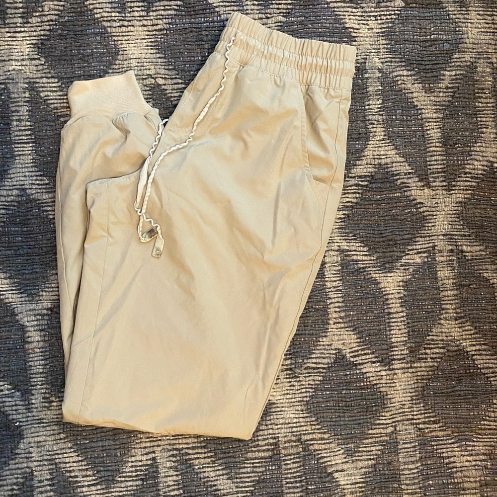 Figs heather olive. Never worn. Only washed. Size small regular